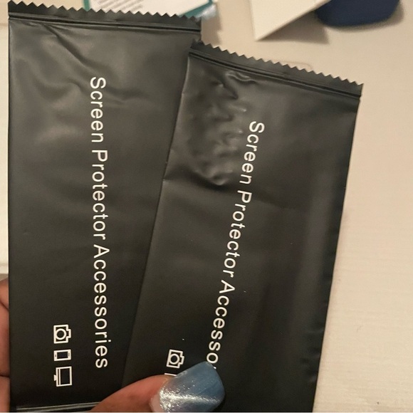 Skin Tempered Glass Screen Protector - Black X 3 - Picture 4 of 5